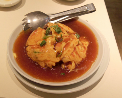 神奈川県横浜市中区山下町にある中華粥専門店「謝甜記 貮号店」カニ玉 ー芙蓉蟹ー