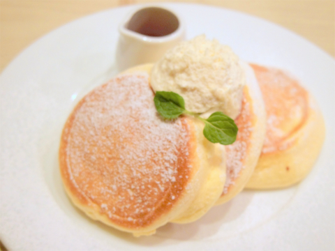 神奈川県横浜市中区山下町にあるパンケーキ専門店「幸せのパンケーキ  A HAPPY PANCAKE　横浜中華街店」幸せのパンケーキ