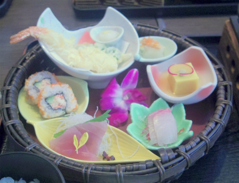 神奈川県横浜市中区本牧原にある牛しゃぶ、海鮮、カニ料理のお店「せんざん 本牧店」花かごステーキ御膳