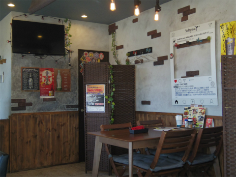 茨城県取手市井野台４丁目にあるステーキハウス「 グリルキッチン ブルアーズ　Grill Kitchen BULLURE.S」店内