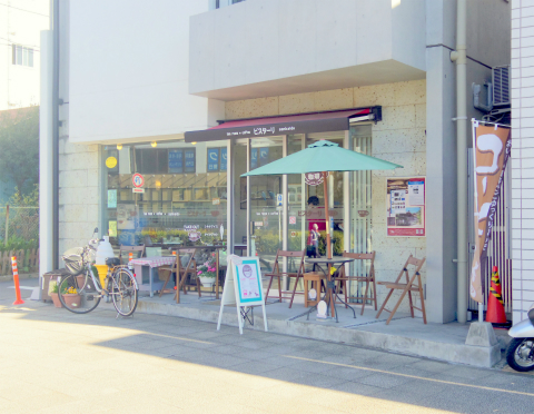 横浜中区本牧三之谷にあるカフェ「ビスターリ三渓堂」外観