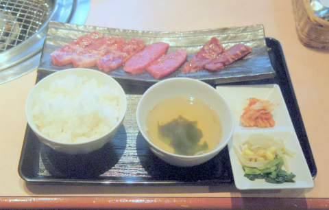 神奈川県横浜市中区常盤町2丁目にある焼肉店「焼肉 たつ屋」焼肉盛合せランチ