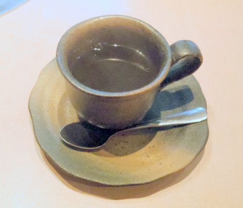 神奈川県横浜市中区常盤町2丁目にある焼肉店「焼肉 たつ屋」サービスのホットコーヒー