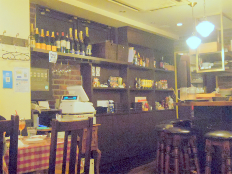 神奈川県横浜市中区元町4丁目にある「ワインホール WINE HALL　元町倶楽部　元町店」店内