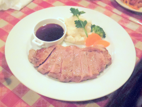 神奈川県横浜市中区元町4丁目にある「ワインホール WINE HALL　元町倶楽部　元町店」サーロインステーキ