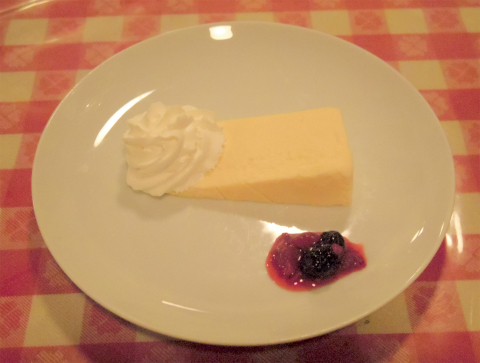神奈川県横浜市中区元町4丁目にある「ワインホール WINE HALL　元町倶楽部　元町店」チーズケーキ