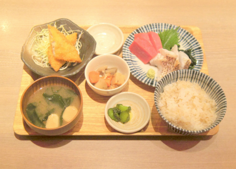 茨城県土浦市大和町にある居酒屋「大衆食堂 安べゑ 土浦駅前店」刺身定食