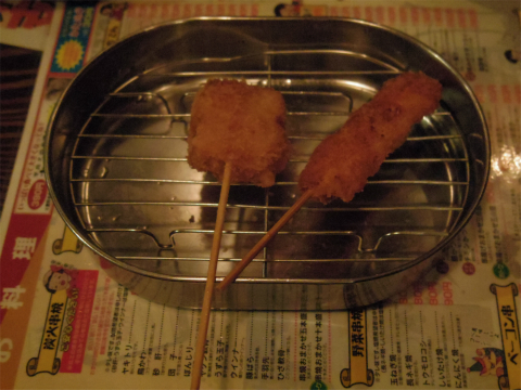 東京都新宿区歌舞伎町１丁目にある居酒屋「薄利多賣半兵ヱ 歌舞伎町一番街焼肉安楽亭のビルの5階店」串揚げ（豚カツ、チキンカツ）