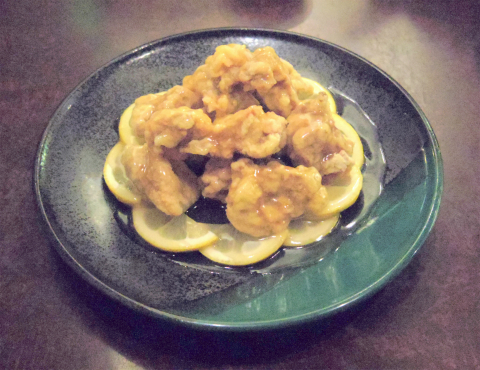 神奈川県横浜市中区本牧三之谷にある「中国料理 桃李」香檸軟鶏 若鶏のレモン煮茶