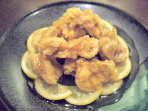 神奈川県横浜市中区本牧三之谷にある「中国料理 桃李」香檸軟鶏 若鶏のレモン煮茶