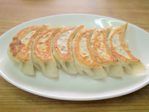 東京都足立区鹿浜３丁目にある中華料理店「足立屋」餃子