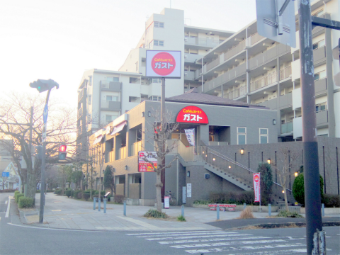 神奈川県横浜市中区本牧宮原にあるファミリーレストラン「ガスト GUSTO 横浜本牧店」外観
