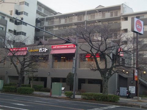 神奈川県横浜市中区本牧宮原にあるファミリーレストラン「ガスト GUSTO 横浜本牧店」外観