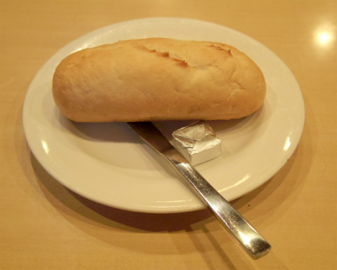 神奈川県横浜市中区本牧宮原にあるファミリーレストラン「ガスト GUSTO 横浜本牧店」目玉焼き&ベーコンソーセージセット