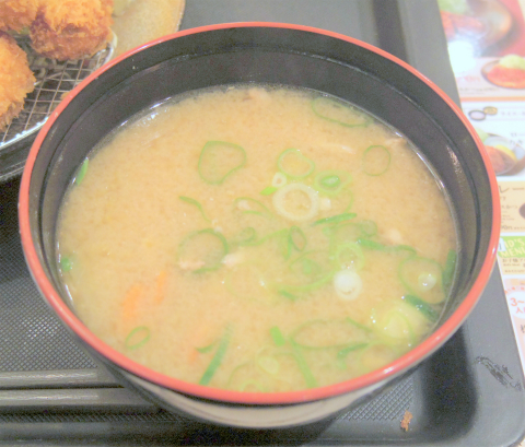 東京都中野区中央２丁目にある「とんかつ 松のや　中野坂上店」たっぷりカキフライ定食（味噌汁を豚汁に変更）