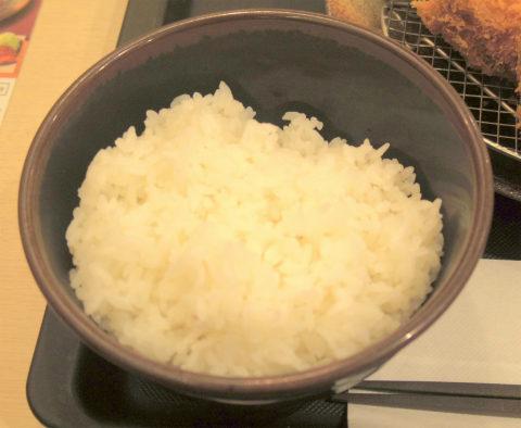 東京都中野区中央２丁目にある「とんかつ 松のや　中野坂上店」たっぷりカキフライ定食（味噌汁を豚汁に変更）
