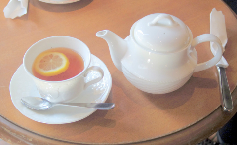 横浜市中区山下町にあるカフェ「The CAFE」ホットアップルパイセット