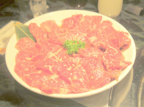 神奈川県横浜市中区本牧町２丁目にある焼肉、韓国料理店「焼肉 オセヨ」三点盛り