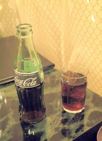 神奈川県横浜市中区本牧町２丁目にある焼肉、韓国料理店「焼肉 オセヨ」コカコーラ