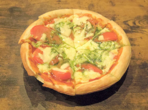 茨城県土浦市桜町１丁目にある焼鳥店「炭火焼鳥専門店 鳥吉　土浦店」ピザマルゲリータ