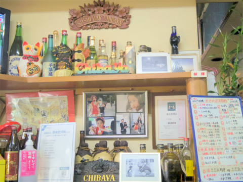 神奈川県横浜市中区新山下１丁目にある食堂「活魚 千葉屋」店内