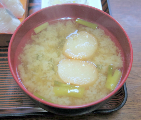 神奈川県横浜市中区新山下１丁目にある食堂「活魚 千葉屋」刺身盛合せ