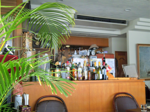 神奈川県横浜市磯子区久木町にあるカフェ、レストランの「カフェ洗濯船」店内