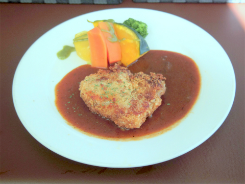 神奈川県横浜市磯子区久木町にあるカフェ、レストランの「カフェ洗濯船」ビーフカツ