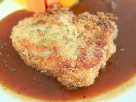 神奈川県横浜市磯子区久木町にあるカフェ、レストランの「カフェ洗濯船」ビーフカツ