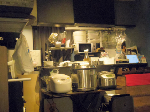 埼玉県越谷市千間台東１丁目にあるカレー専門店「KAKURENBO  カクレンボ」店内