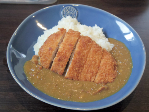 埼玉県越谷市千間台東１丁目にあるカレー専門店「KAKURENBO  カクレンボ」カツカレー大盛のセット