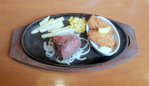 東京都足立区鹿浜４丁目にあるステーキ、ハンバーグの「ステーキハウス ブロンコビリー　STEAK HOUSE BRONCOBILLY 　鹿浜店　ランチステーキ＆大粒カキフライランチ