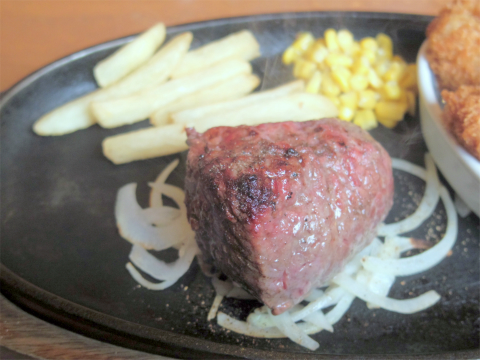 東京都足立区鹿浜４丁目にあるステーキ、ハンバーグの「ステーキハウス ブロンコビリー　STEAK HOUSE BRONCOBILLY 　鹿浜店　ランチステーキ＆大粒カキフライランチ