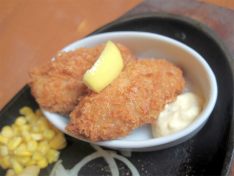 東京都足立区鹿浜４丁目にあるステーキ、ハンバーグの「ステーキハウス ブロンコビリー　STEAK HOUSE BRONCOBILLY 　鹿浜店　ランチステーキ＆大粒カキフライランチ