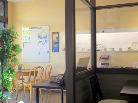 埼玉県狭山市入間川にあるカフェ「Dining Cafe MALIBU　ダイニングカフェ　マリブ」店内