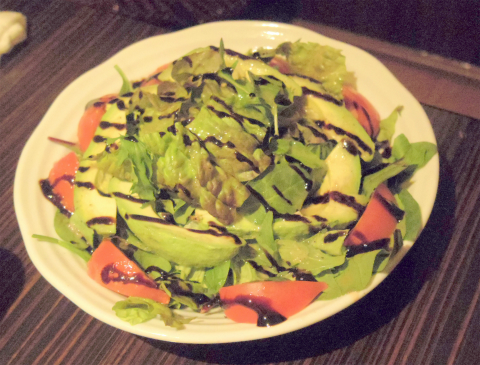 神奈川県横浜市中区山下町にあるお好み焼き、鉄板焼の「ひじてつ　HIJITTU　横浜元町店」サラダ