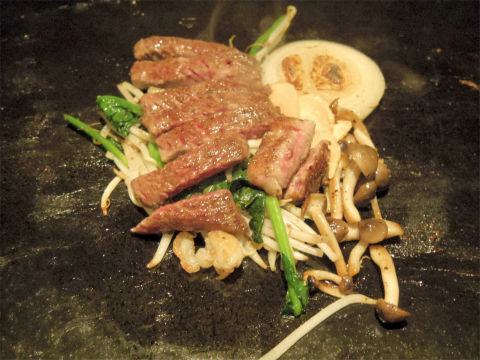 神奈川県横浜市中区山下町にあるお好み焼き、鉄板焼の「ひじてつ　HIJITTU　横浜元町店」和牛ステーキ（メガネ）