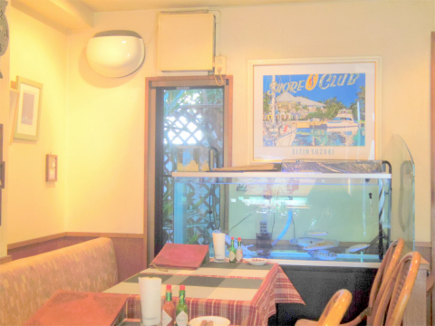 神奈川県横浜市中区麦田町１丁目になるイタリアンの「伊太利亜食堂　長靴をはいた猫」店内