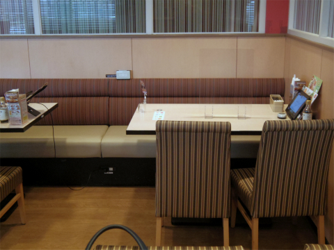 千葉県印旛郡酒々井町酒々井にあるファミリーレストラン「ガスト GUSTO　酒々井店」店内