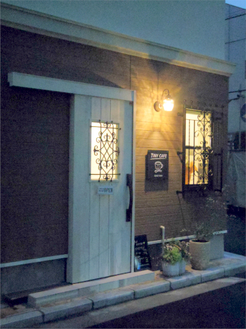 神奈川県横浜市西区戸部本町にあるカフェ「TINY CAFE」外観