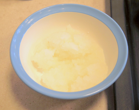 神奈川県横浜市戸塚区川上町にある牛丼店「松屋　東戸塚西口店」牛皿とカルビ牛焼肉のセットに生卵と大根おろし