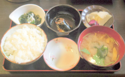 千葉県成田市宗吾にある定食、そばのお店「海幸 しのぶ」刺身と天ぷらセット