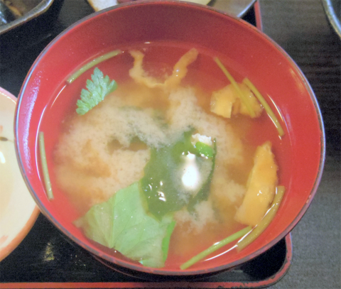 千葉県成田市宗吾にある定食、そばのお店「海幸 しのぶ」刺身と天ぷらセット