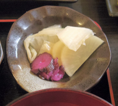 千葉県成田市宗吾にある定食、そばのお店「海幸 しのぶ」刺身と天ぷらセット