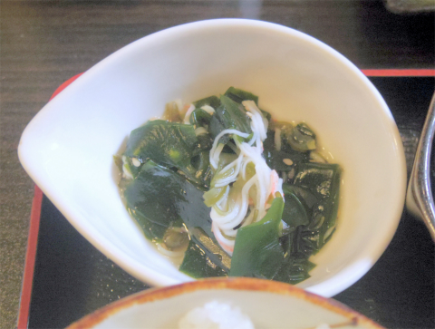 千葉県成田市宗吾にある定食、そばのお店「海幸 しのぶ」刺身と天ぷらセット