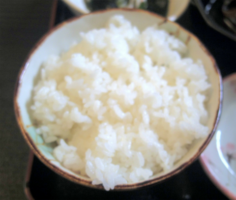 千葉県成田市宗吾にある定食、そばのお店「海幸 しのぶ」刺身と天ぷらセット