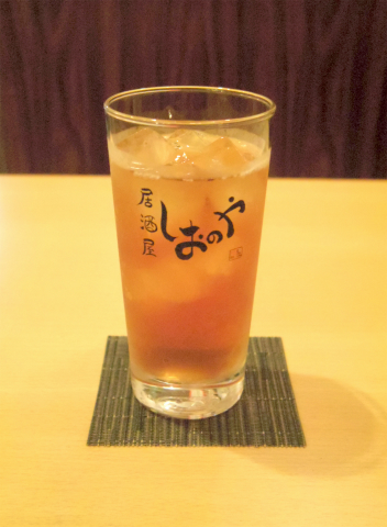 東京都台東区台東３丁目にある「居酒屋 しおのや」ウーロン茶