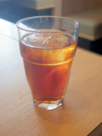 埼玉県新座市野火止５丁目にある焼肉店「ワンカルビ　新座店」ソフトドリンク飲み放題のウーロン茶