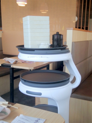 千葉県富里市七栄にある「しゃぶしゃぶ温野菜 富里店」自動配膳ロボット