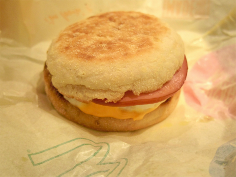 神奈川県横浜市戸塚区川上町にある「McDonald's　マクドナルド　東戸塚駅西口プラザ店」エッグマックマフィンのセット